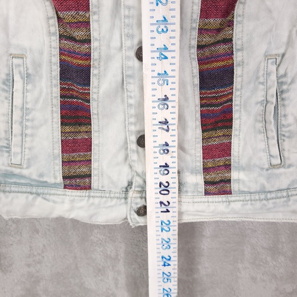 Free People Size 8 Denim Jean JACKET    White Washed  Baja  Aztec Knit - Picture 12 of 13